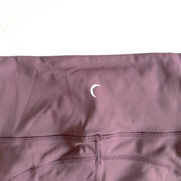Zyia Active Pocket Light N Tight Plum High Rise Capri Leggings - Picture 5 of 9